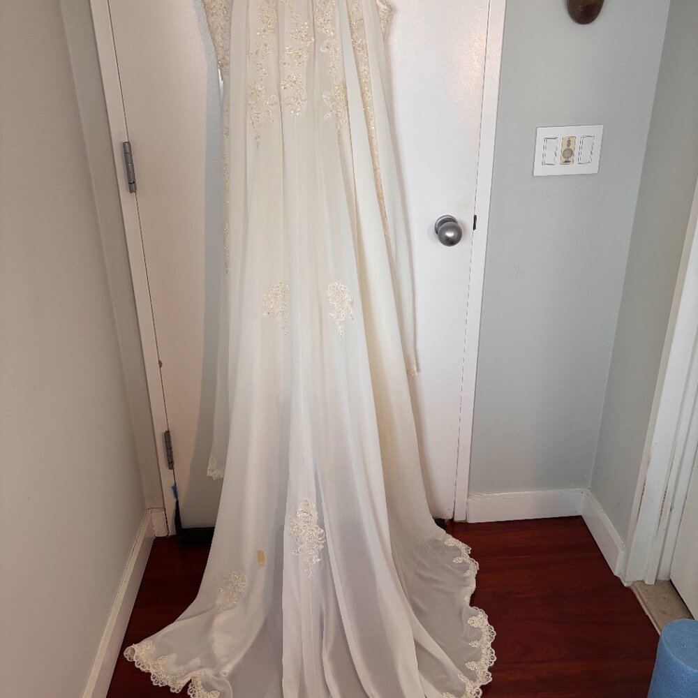 Vintage Oleg Cassini Wedding Gown (10) + train, tiara - Picture 7 of 16